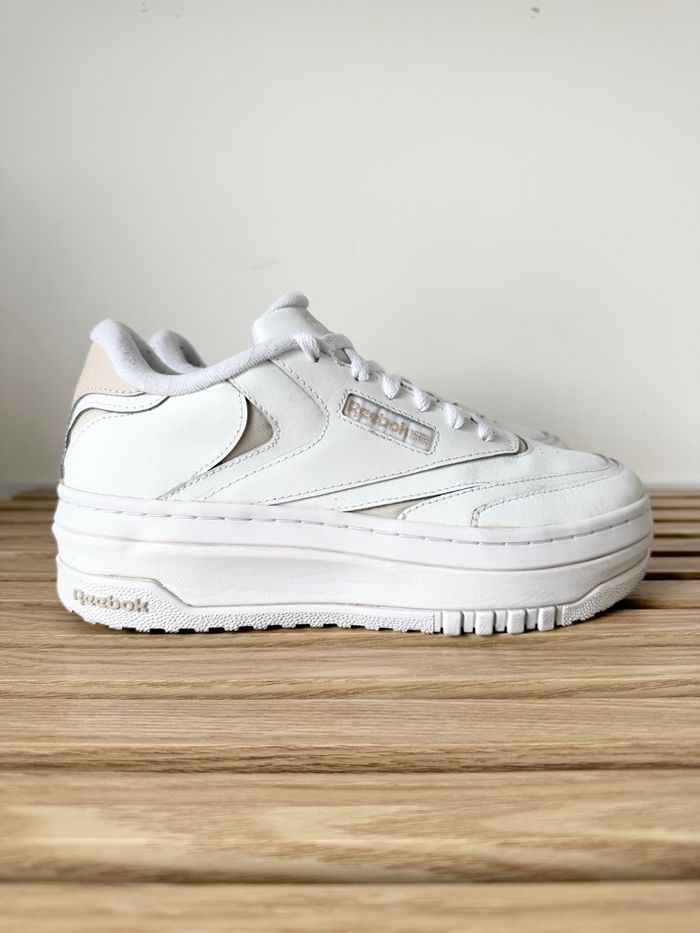 Baskets   Reebok -  Modèle Club C - Pointure  38,5 - Comme Neuves - photo numéro 5