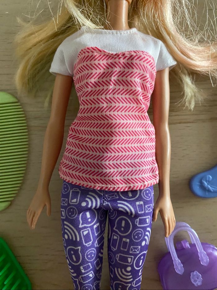 Poupee Barbie Mattel chapeau peigné accessoires 2015 201 - photo numéro 3