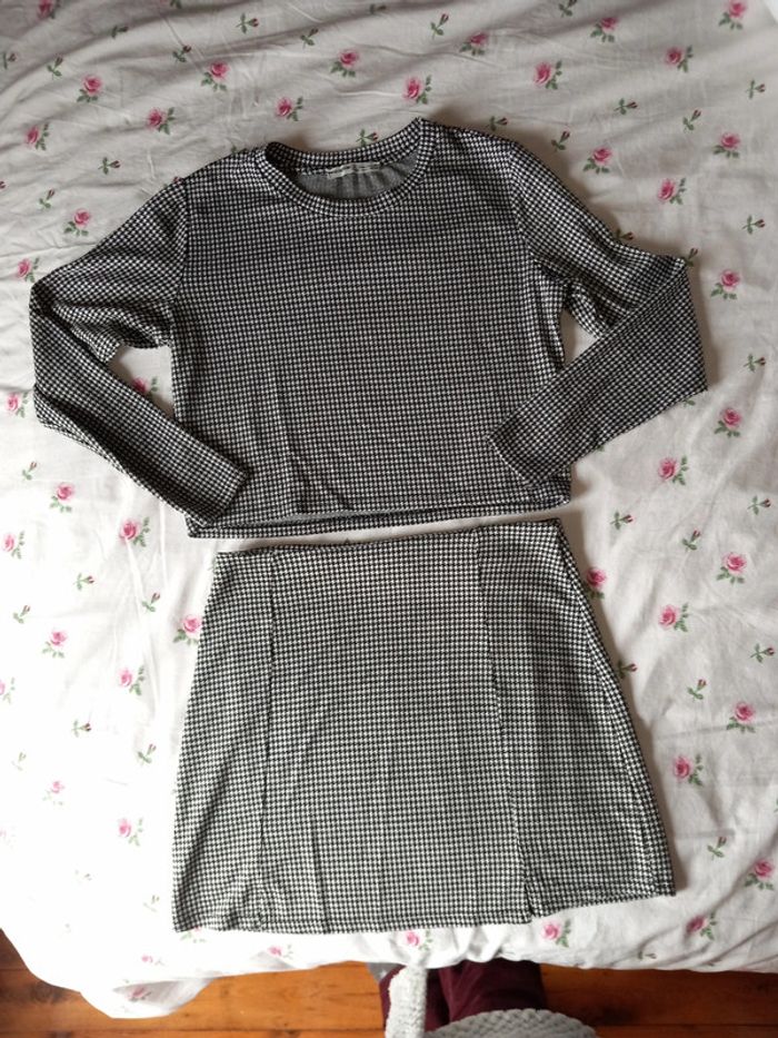 Crop top et Mini-jupe pull & bear