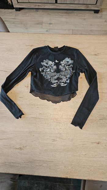 Croc top gris foncé, avec voile, manches longues, dragons brillants, Bershka, taille M