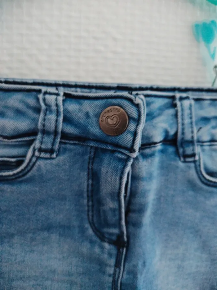 Jupe en jean droite neuf taille 3 ans - photo numéro 2