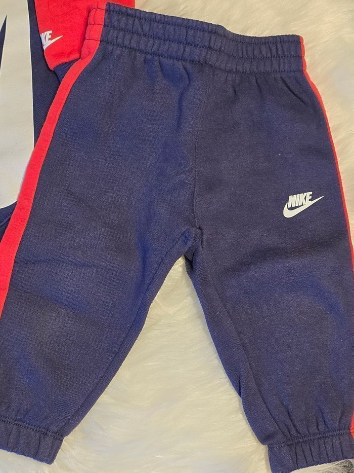 💙🤩😍jogging  molleton NIKE   12 mois garçon 💙🤩😍 - photo numéro 3