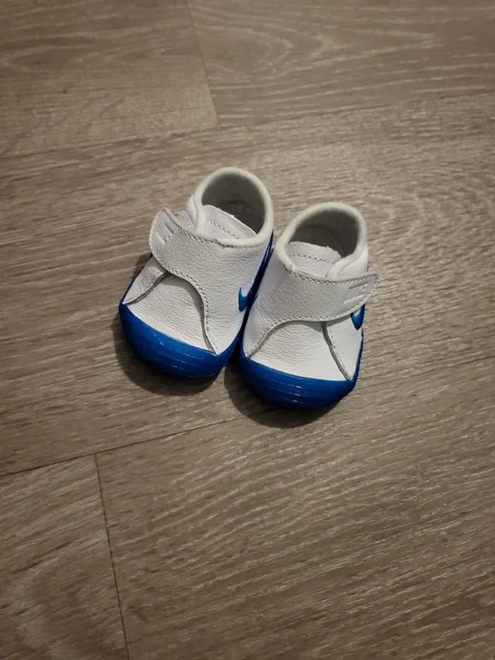 Chaussures nike taille 16