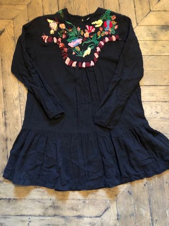 Robe noire Zara brodée fleurs 11 ans