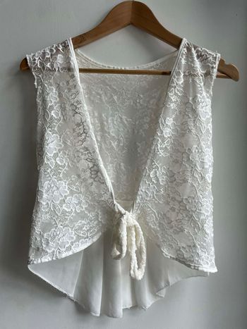 Gilet à noué T 1 en dentelle