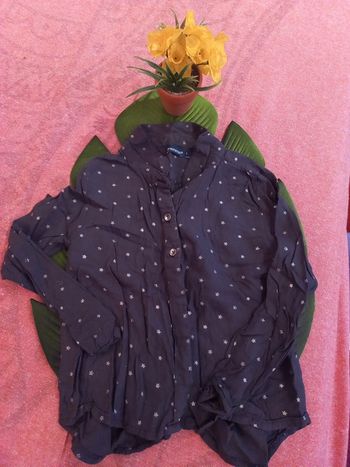 Belle chemise ou sur chemise légère marine a étoiles argentées, ciel étoilé