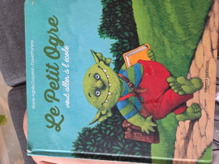 Le petit ogre veut aller à l’école