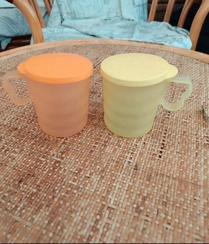 Mugs Tupperware x2 neuves avec couvercles - photo numéro 1