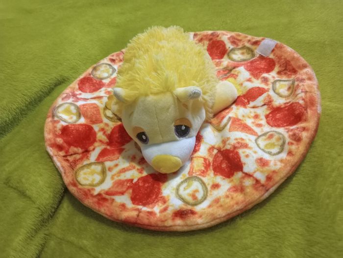 Peluche hérisson pizza