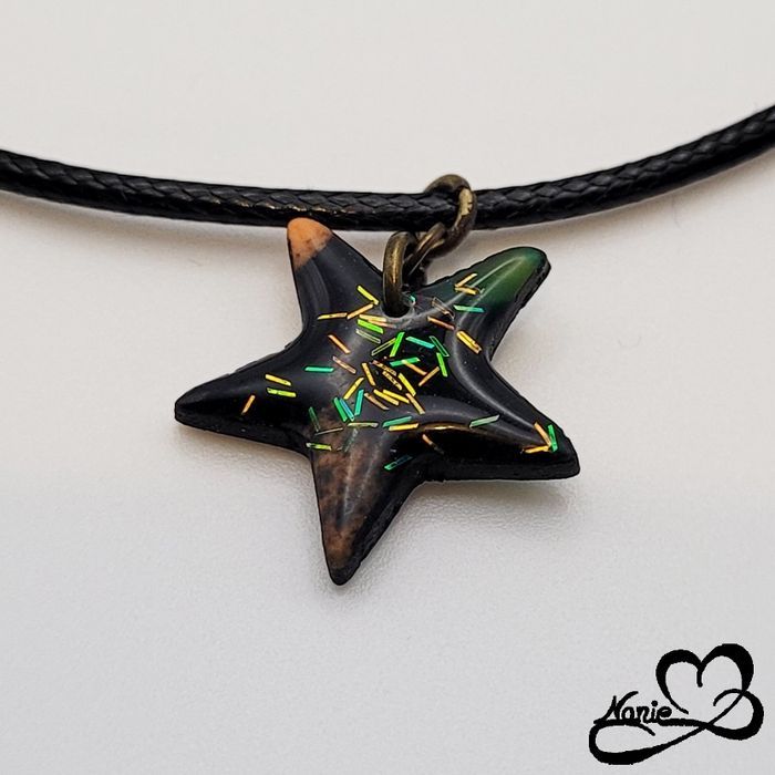 Pendentif étoile en résine et en pâte Fimo - photo numéro 2