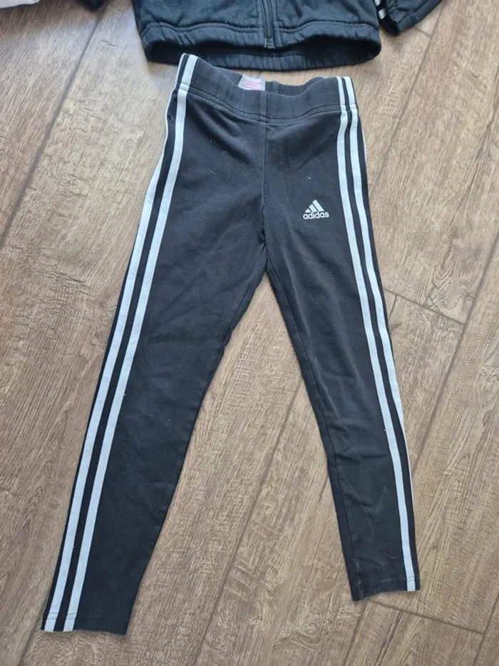 Ensemble jogging Adidas 7/8 ans En tres bon état - photo numéro 2