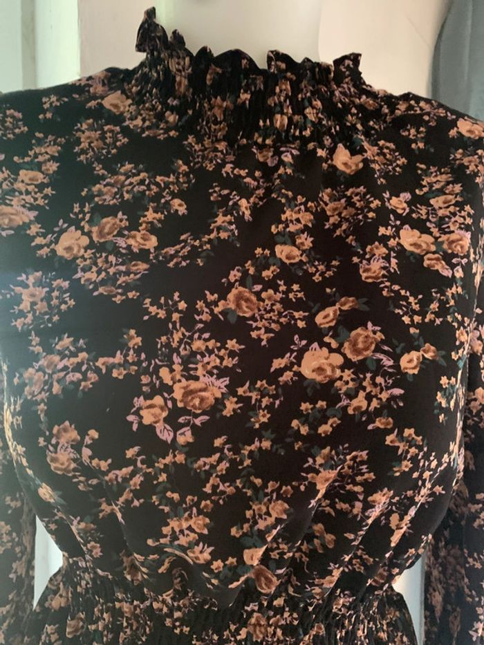 Robe SHEIN noir fleurie taille M - photo numéro 3