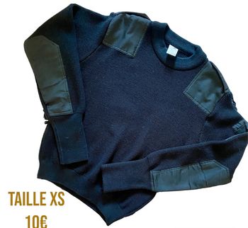 Pull noir en laine taille XS très bon état