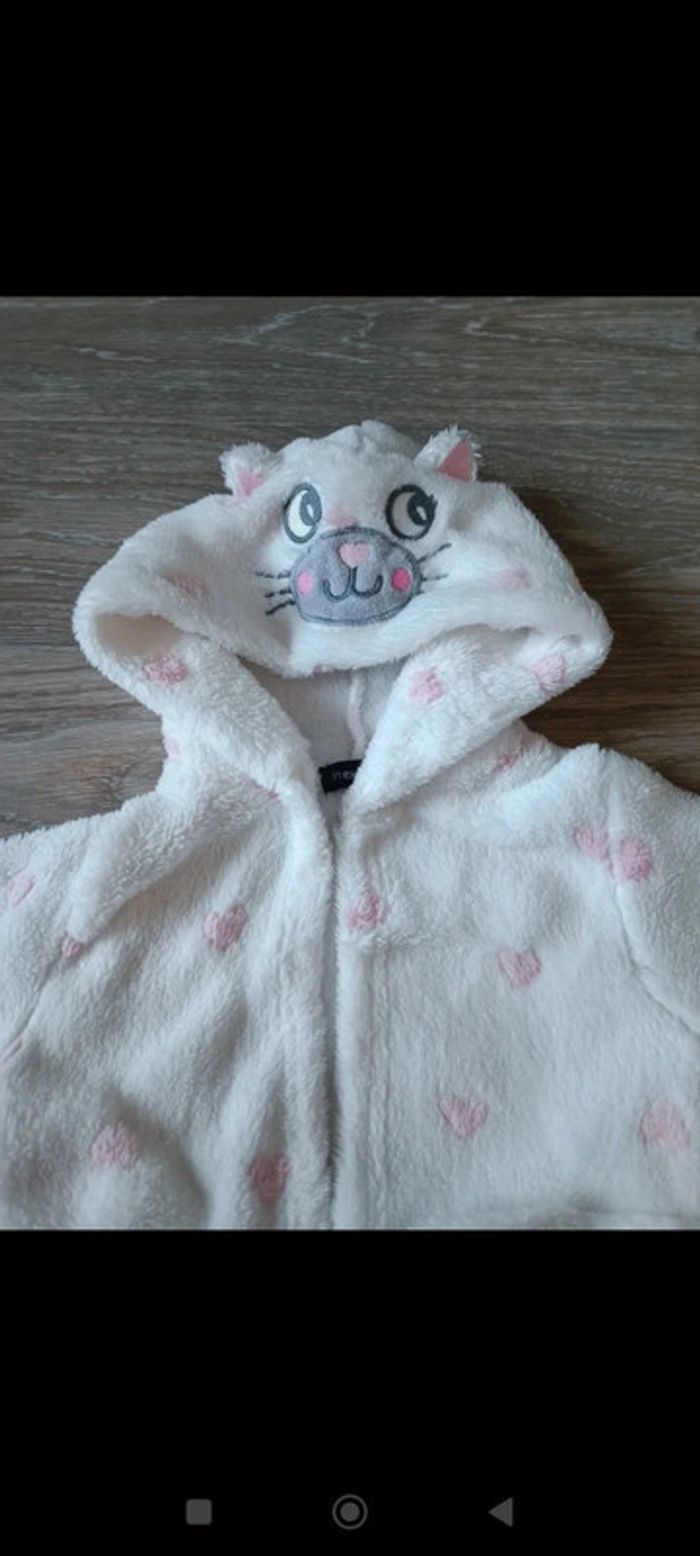 peignoir très doux 6/9 mois état casi neuf - photo numéro 2