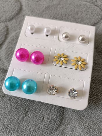 6  boucles d'oreilles fantaisie neuve