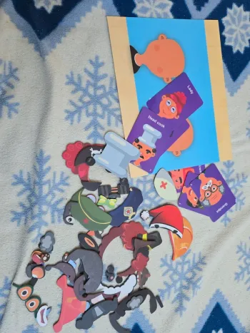 Personnages aimanté a reproduire sur la pancarte. Bon etat : 1 carte abîmé et manque quelque pièce (