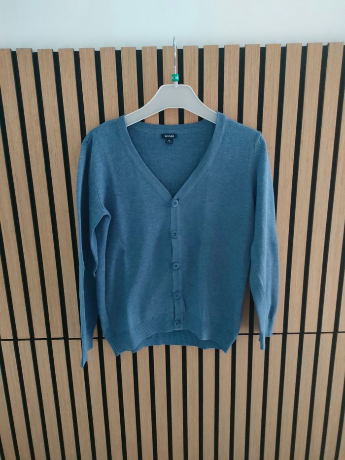 Lots de tee shirt et pull taille 8ans - photo numéro 4