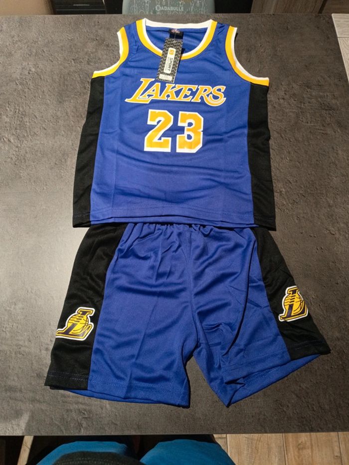 Tenue NBA Los Angeles Lakers LeBron James violet t.22