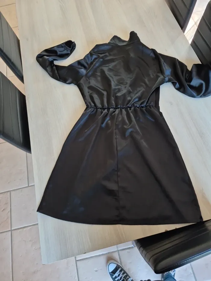 Robe noire - photo numéro 4