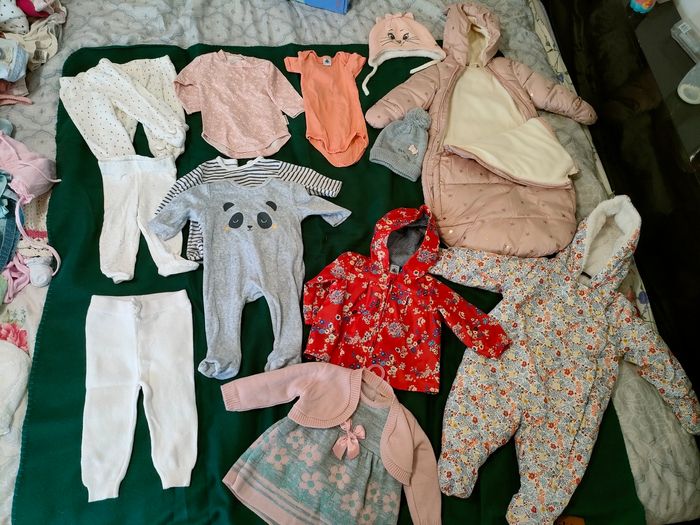 Je vendrai des vêtements et des chaussures (taille du 15 au 21) pour une fille de 50 cm (1 mois) à 81 cm (1 an et 6 mois). l'ensemble. Je vends tous mes vêtements. - photo numéro 9