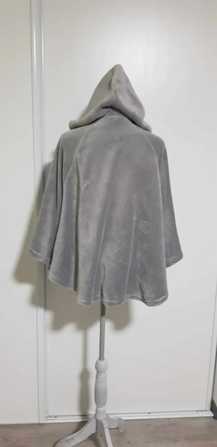 Poncho polaire / pyjama d'hiver / pilou - photo numéro 3