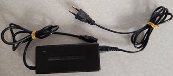 Chargeur Original Complet JY-420150 42V 1.5A 3 Trous avec câble Secteur
