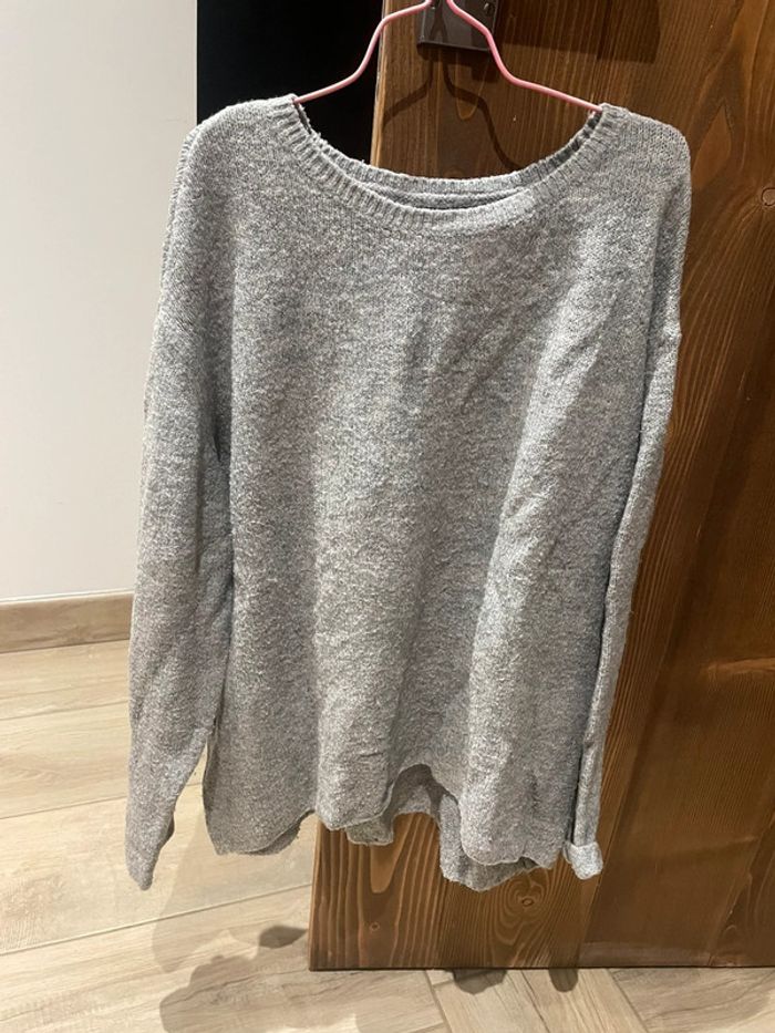 Pull gris loose