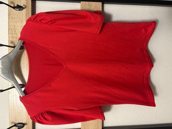haut rouge taille M
