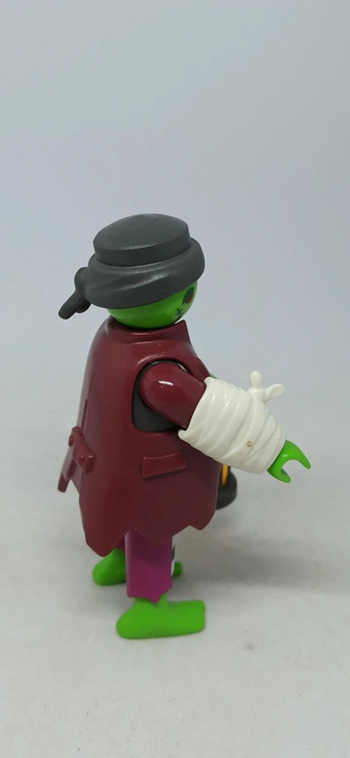 Homme zombie à tête verte avec lanterne et plâtre playmobil - photo numéro 2