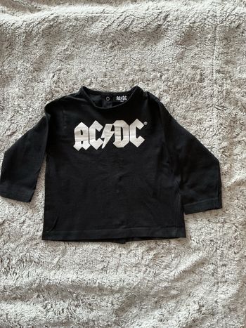 TEE shirt manches longues bébé 18 mois.   AC/DC