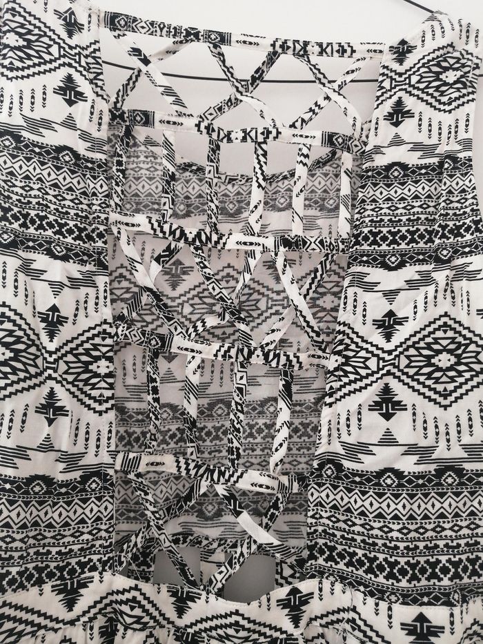 Robe blanche à motifs - photo numéro 2