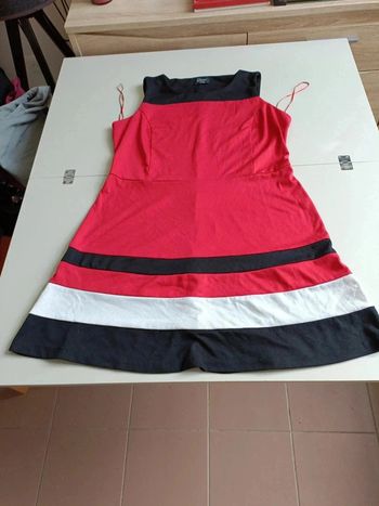 Magnifique robe d'automne rouge noir et blanc taille 50 Yessica c&A