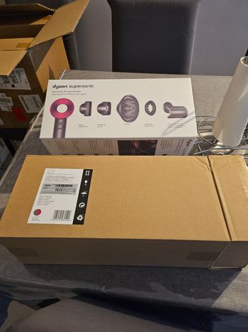 Sèche cheveux dyson  supersonique neuf