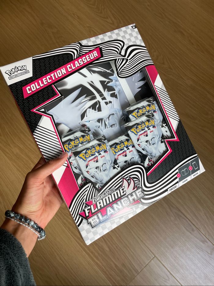 coffret classeur EV10,5 Pokemon Flamme blanche - photo numéro 4