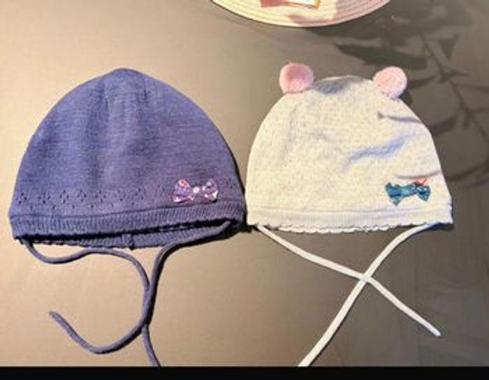 Lots 2 bonnets fourré  4 ans