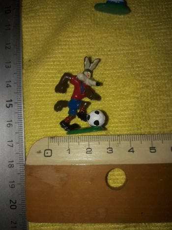 Will coyote beep beep figurine