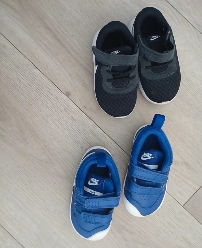 Baskets Nike taille 22 proche du neuf - photo numéro 2