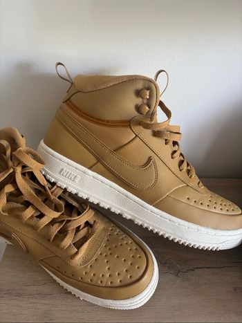 Nike cour vision mid or