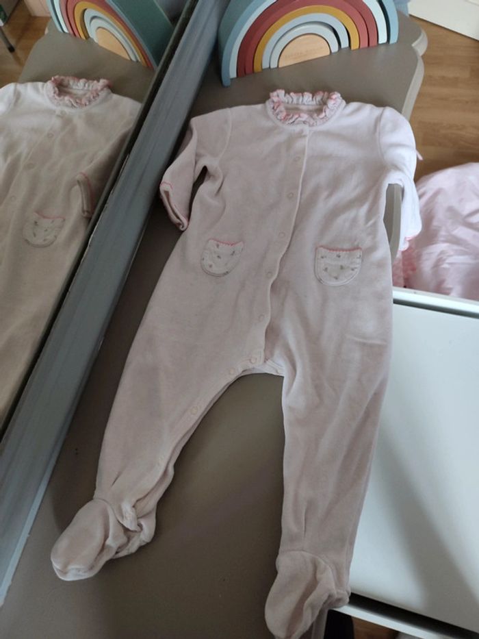 Pyjama rose pâle et fleurs 12 mois Petit Bateau