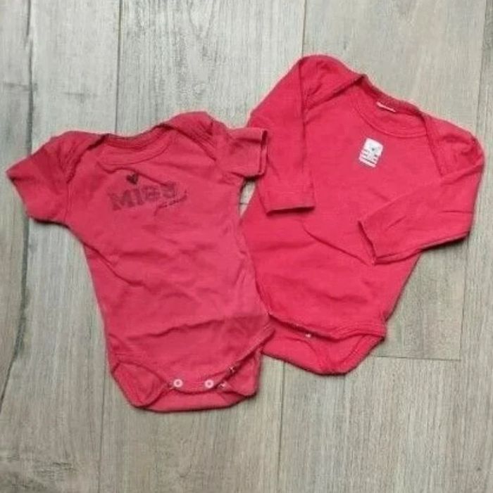 Lot 2 bodies rouge 3 mois