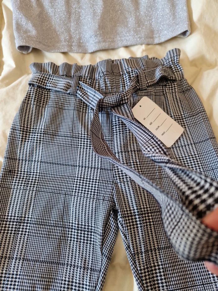 Pantalon neuf et pull. - photo numéro 3