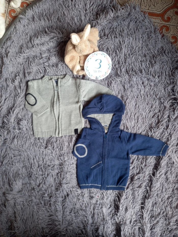 Lot de 2 gilets 3 mois - photo numéro 2