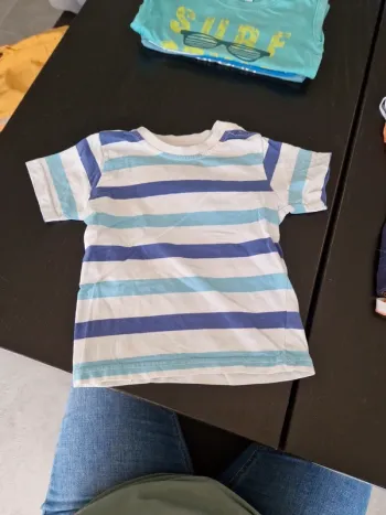 Tee shirt taille 24 mois