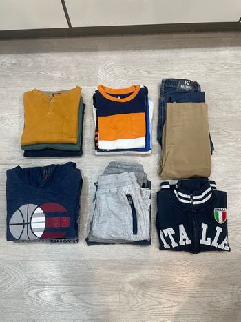 Habits garçon en très bon état. Taille 8 ans