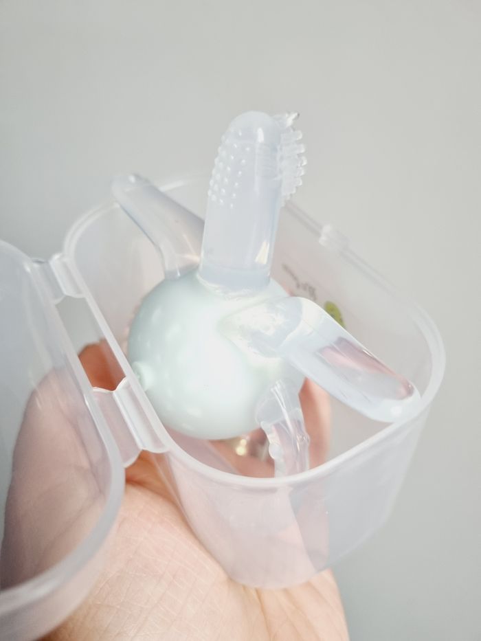 Anneau de dentition et brosse à dents 2 en 1 en silicone alimentaire sans BPA - photo numéro 9