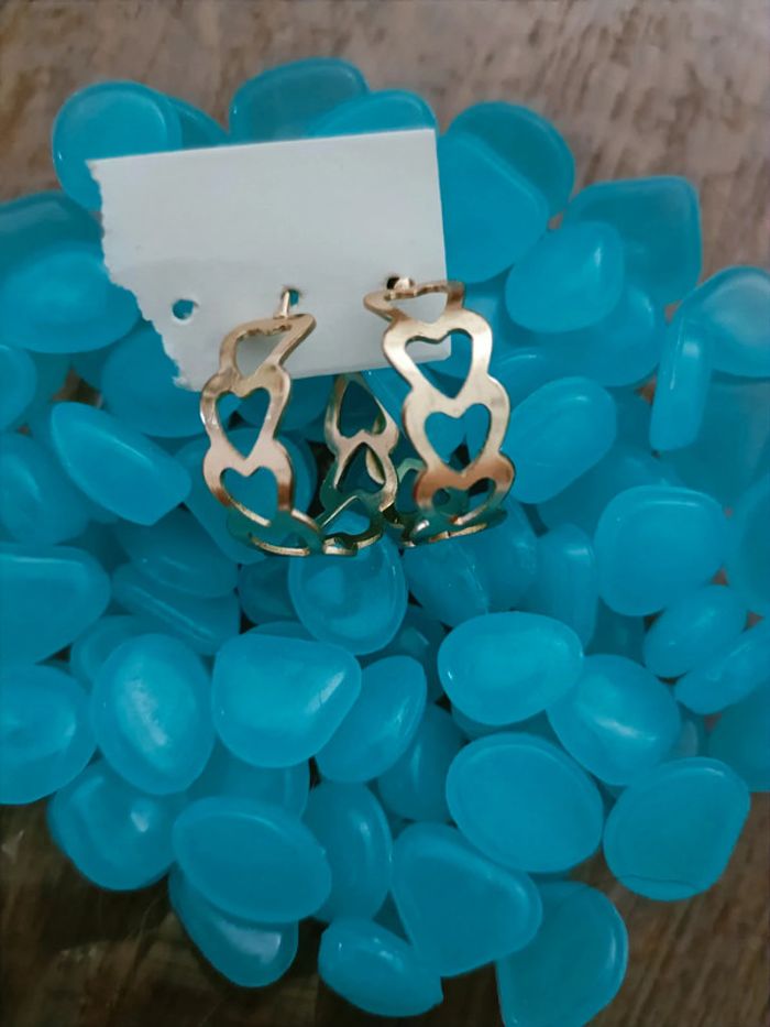 Boucles d'oreilles fantaisie coeurs - photo numéro 3