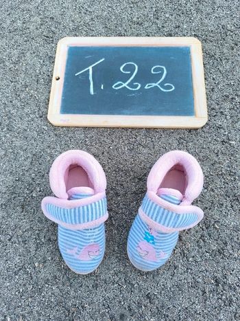 Chaussons Isotoner taille 22 en très bon état