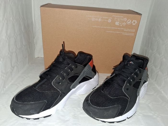 Baskets Nike huarache taille 38.5 - photo numéro 5