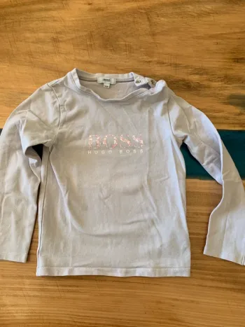 T-shirt manches longues Hugo boss taille 3 ans