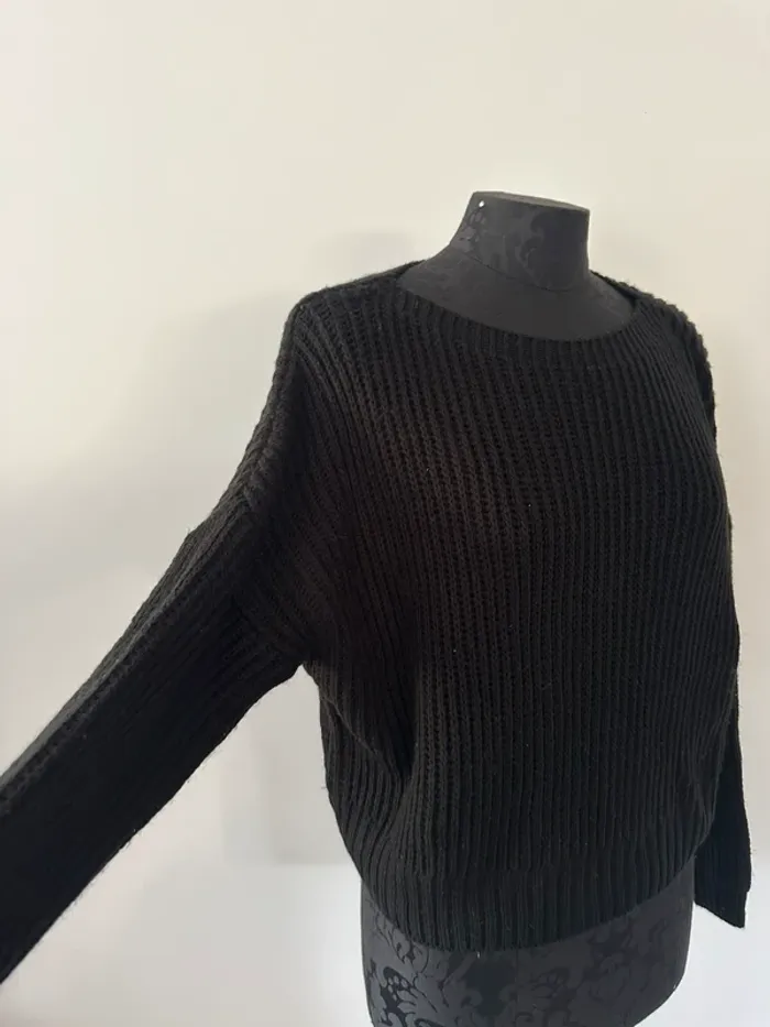 Pull noir - photo numéro 2